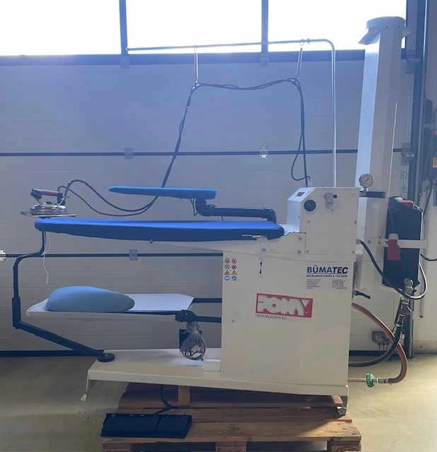 Bügeltisch Pony Saug und Blas mit int. Dampferzeuger gebraucht Top